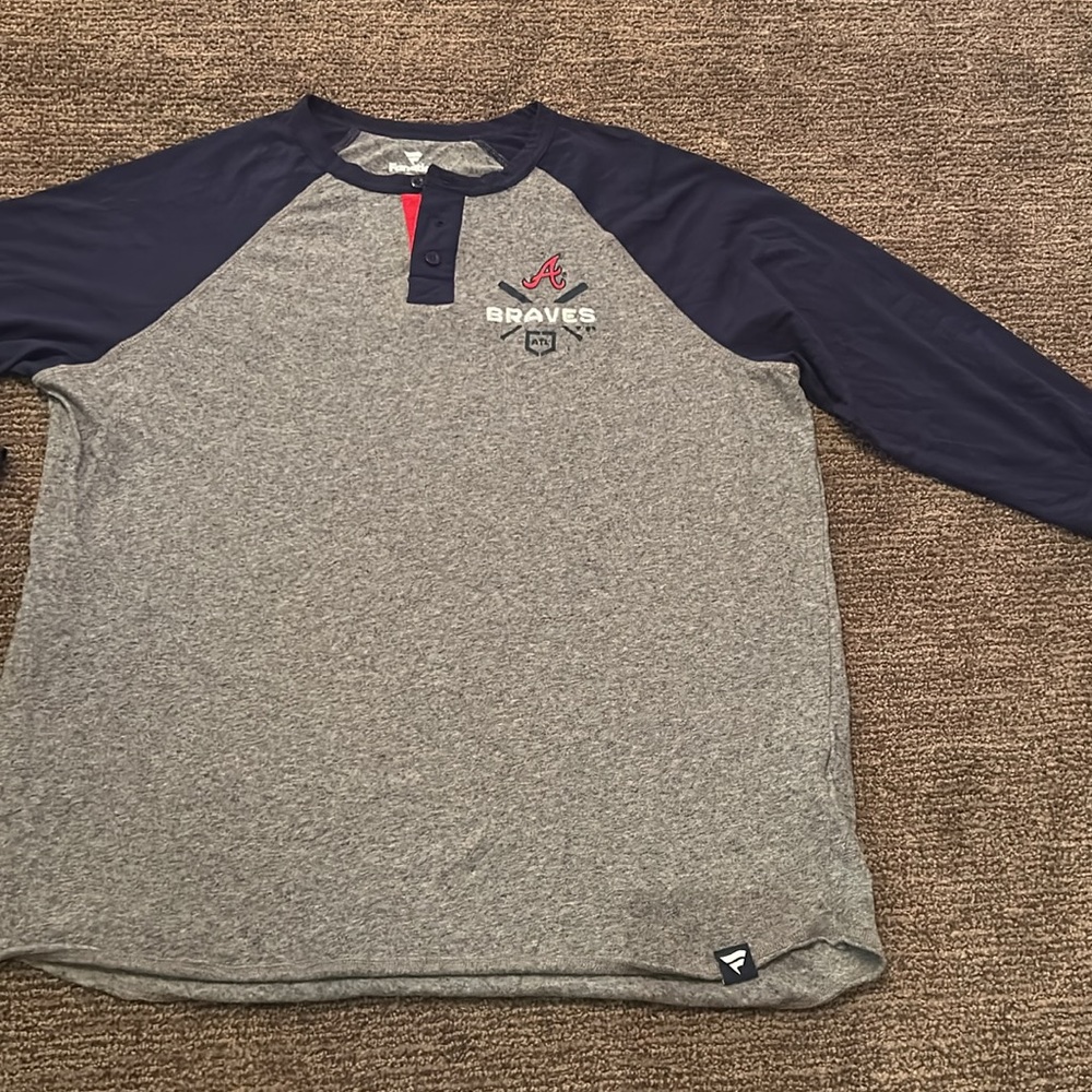 Atlanta Braves Fanatics Henley 3/4 Sleeve Tshirt